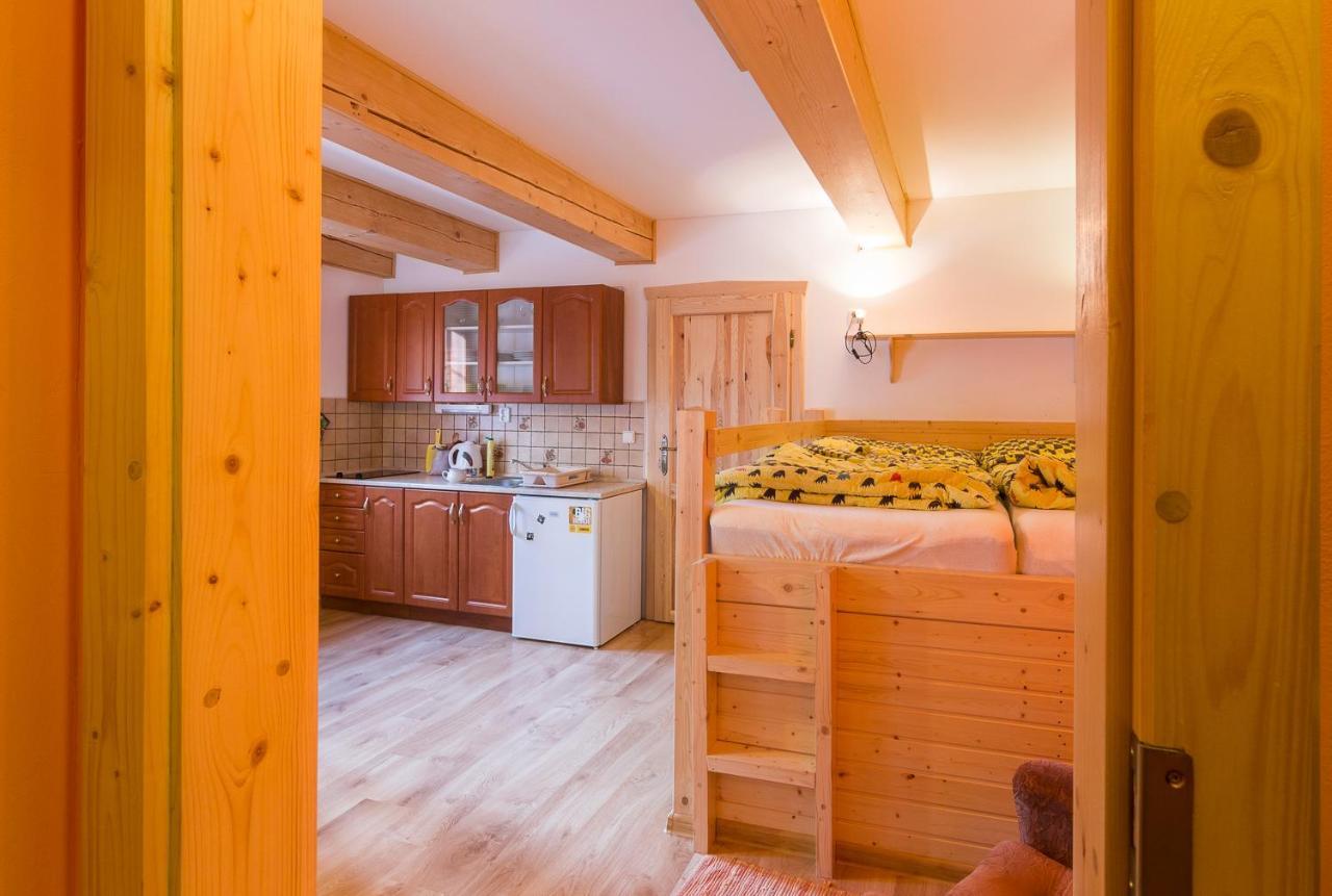 Apartman Mezi Stromy โรกีนีซ นัด ยีเซอโร ภายนอก รูปภาพ