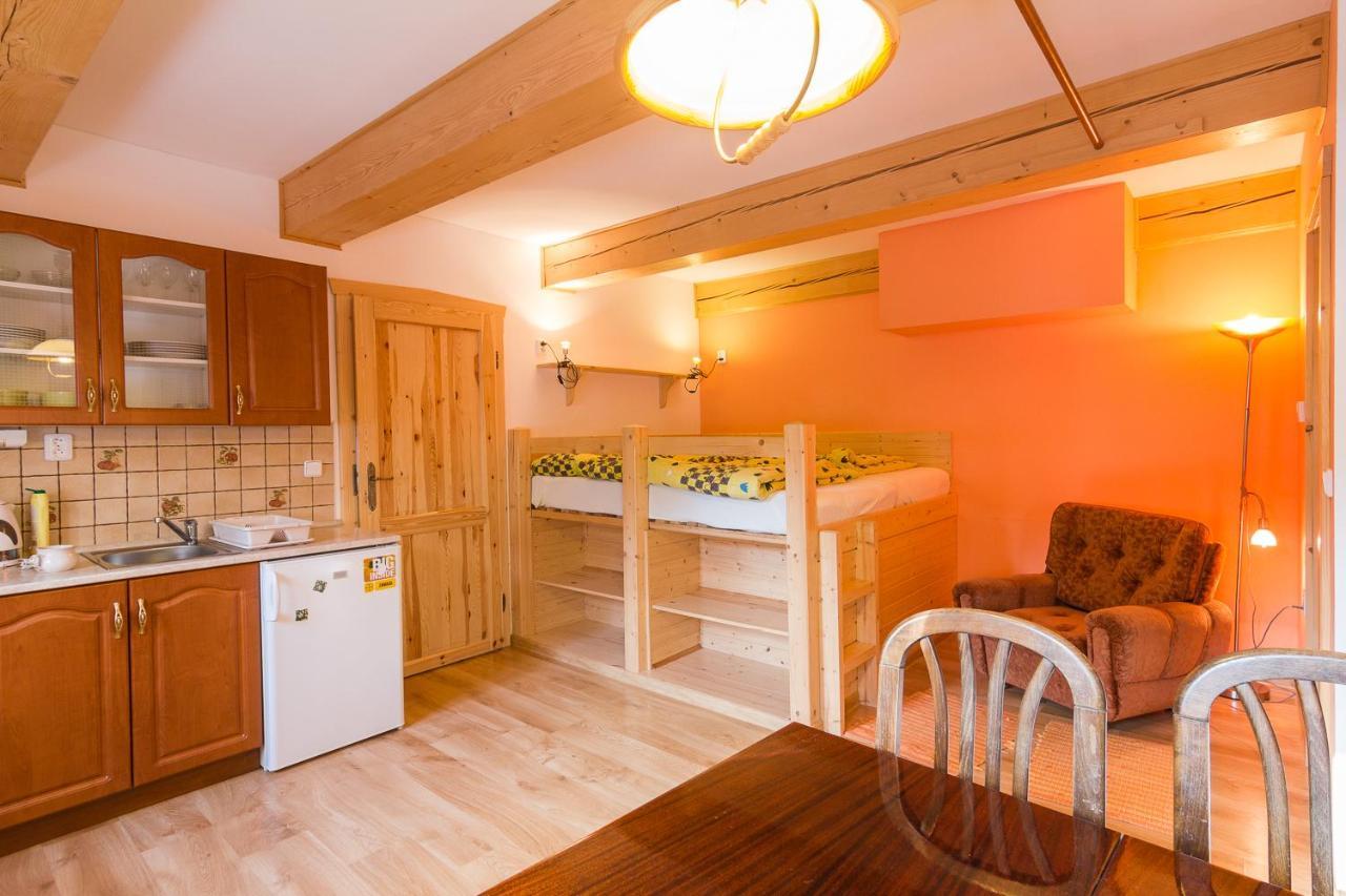 Apartman Mezi Stromy โรกีนีซ นัด ยีเซอโร ภายนอก รูปภาพ